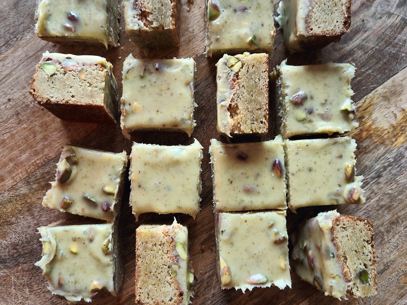 Witte chocolade/pistache brownie 12-16 stukken