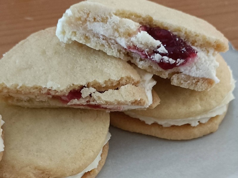 Witte Chocolade Framboos Shortbread 12 stuks