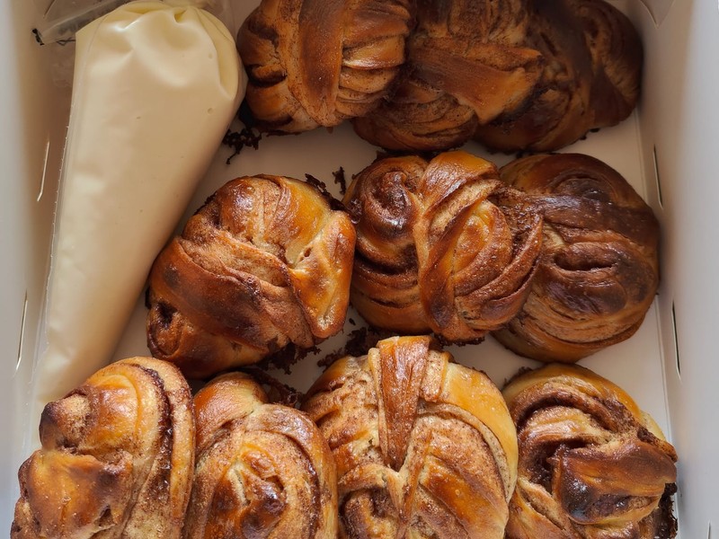 Cinnamon Rolls + Icing 20 stuks