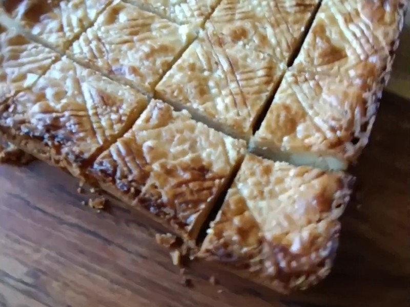 Boterkoek macadamia/witte chocolade 12-16 stukken